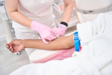 Flebotomía terapéutica: qué es y cuándo se sugiere este tratamiento