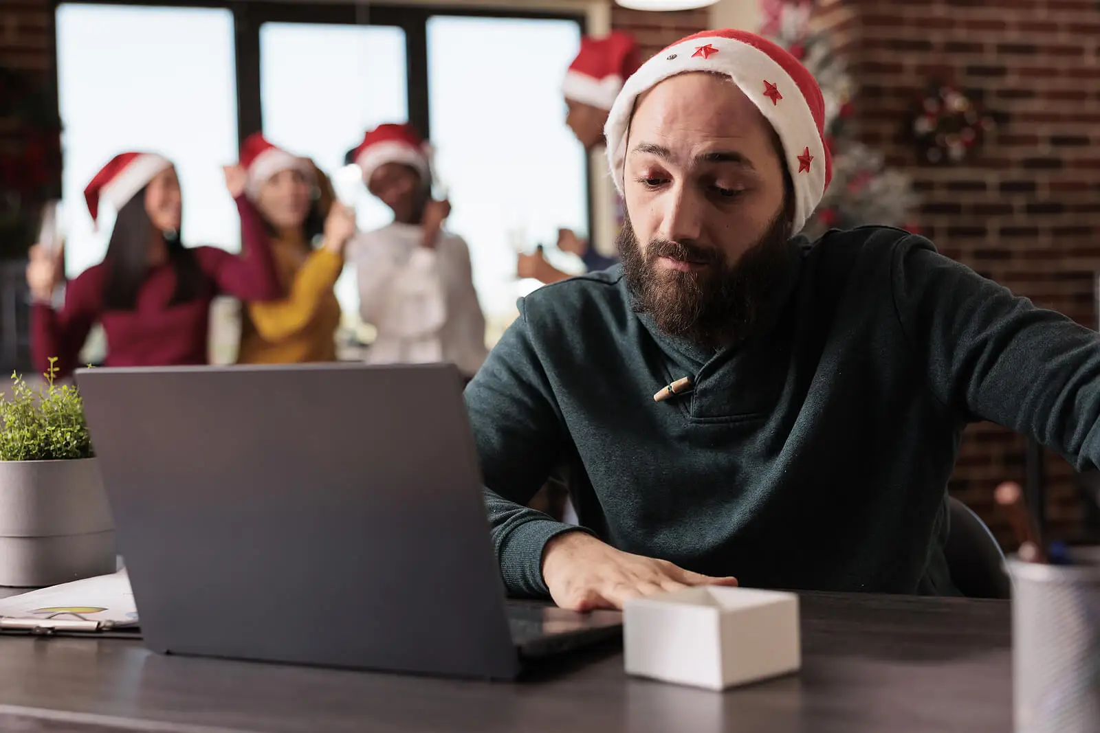 Onrealistische verwachtingen zijn een van de meestvoorkomende oorzaken van stress met Kerstmis
