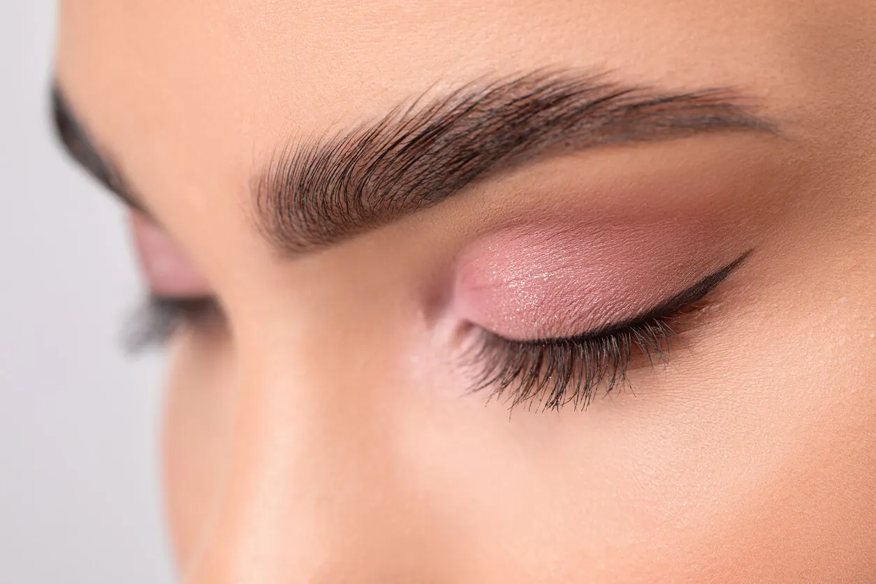 Tendencia de maquillaje rosa en otoño-invierno.