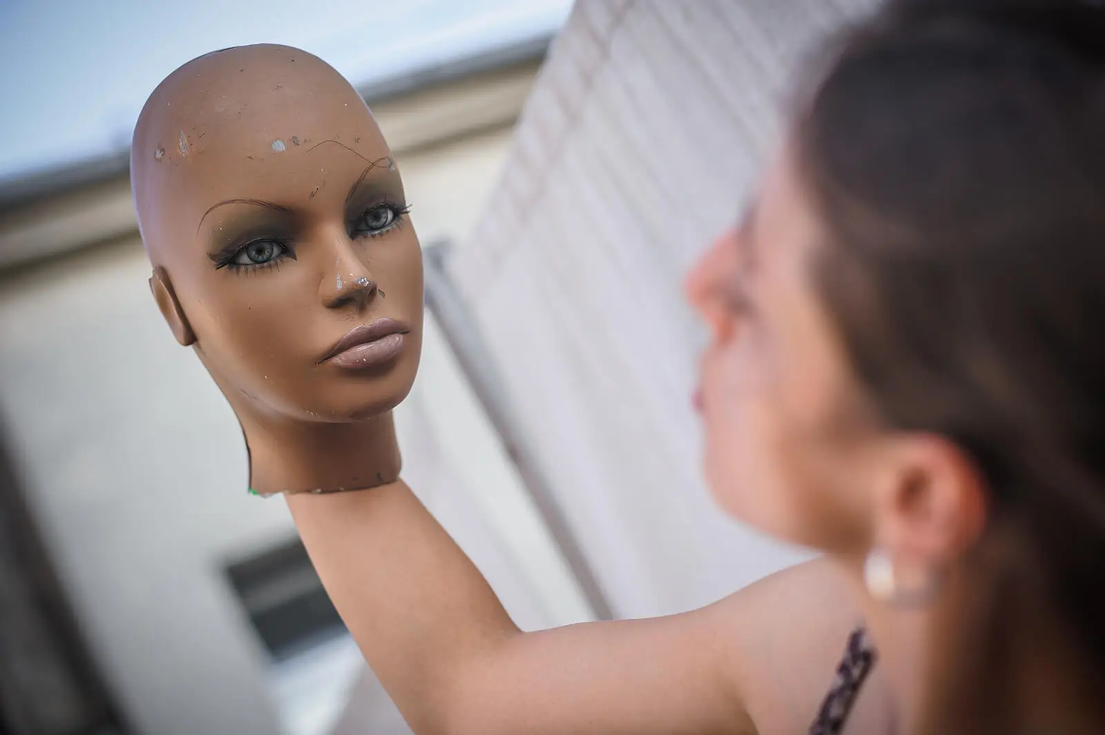 Vrouw met een masker
