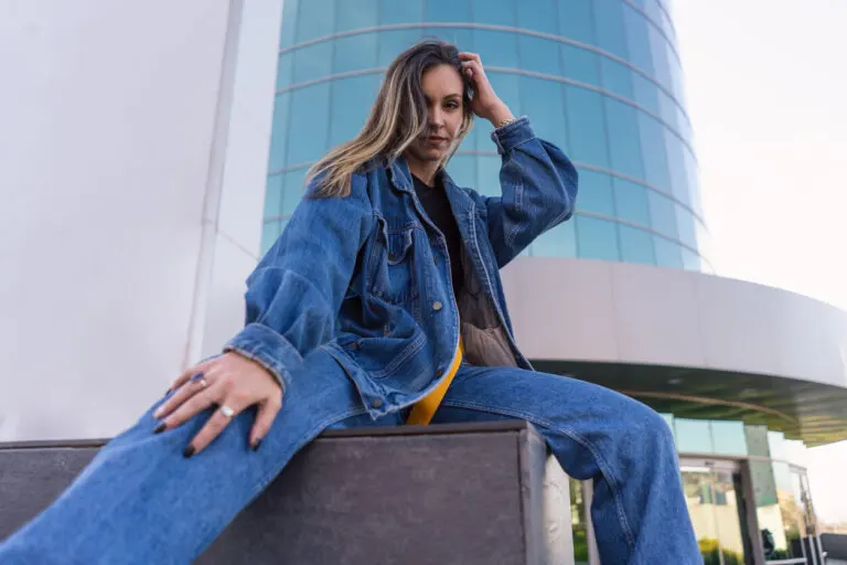 Straight jeans: qué son y cómo combinarlos