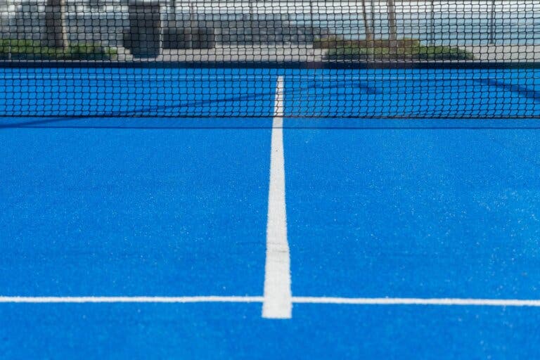 Pickleball: cómo practicar el deporte más popular de los últimos años