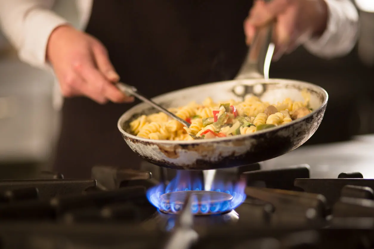 Cocinar a gas.