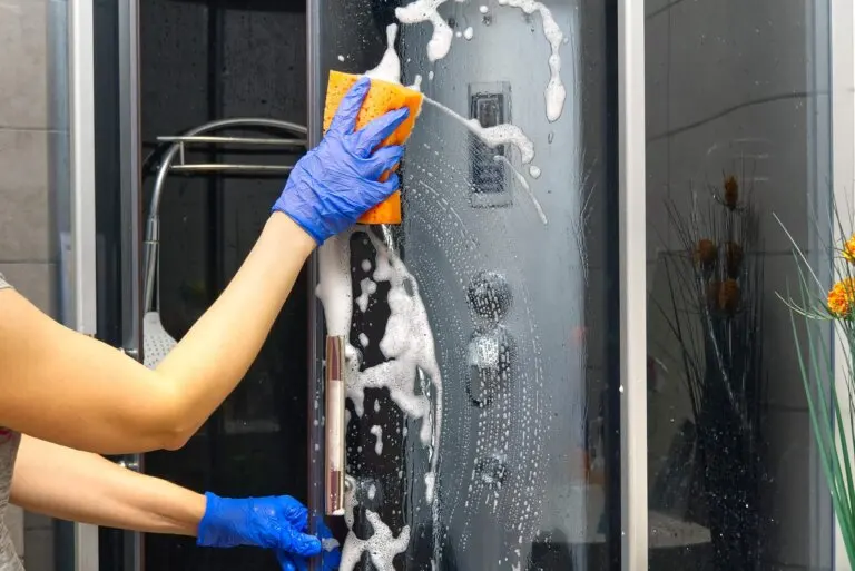 Alcohol, papel periódico y otros 8 trucos de la limpieza de vidrios