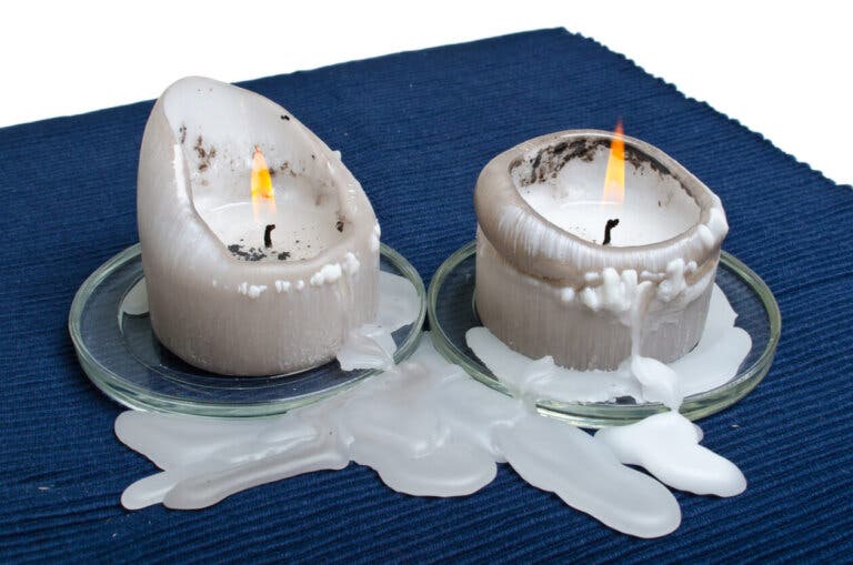 Trucos infalibles para remover la cera de vela de la ropa, suelo y muebles