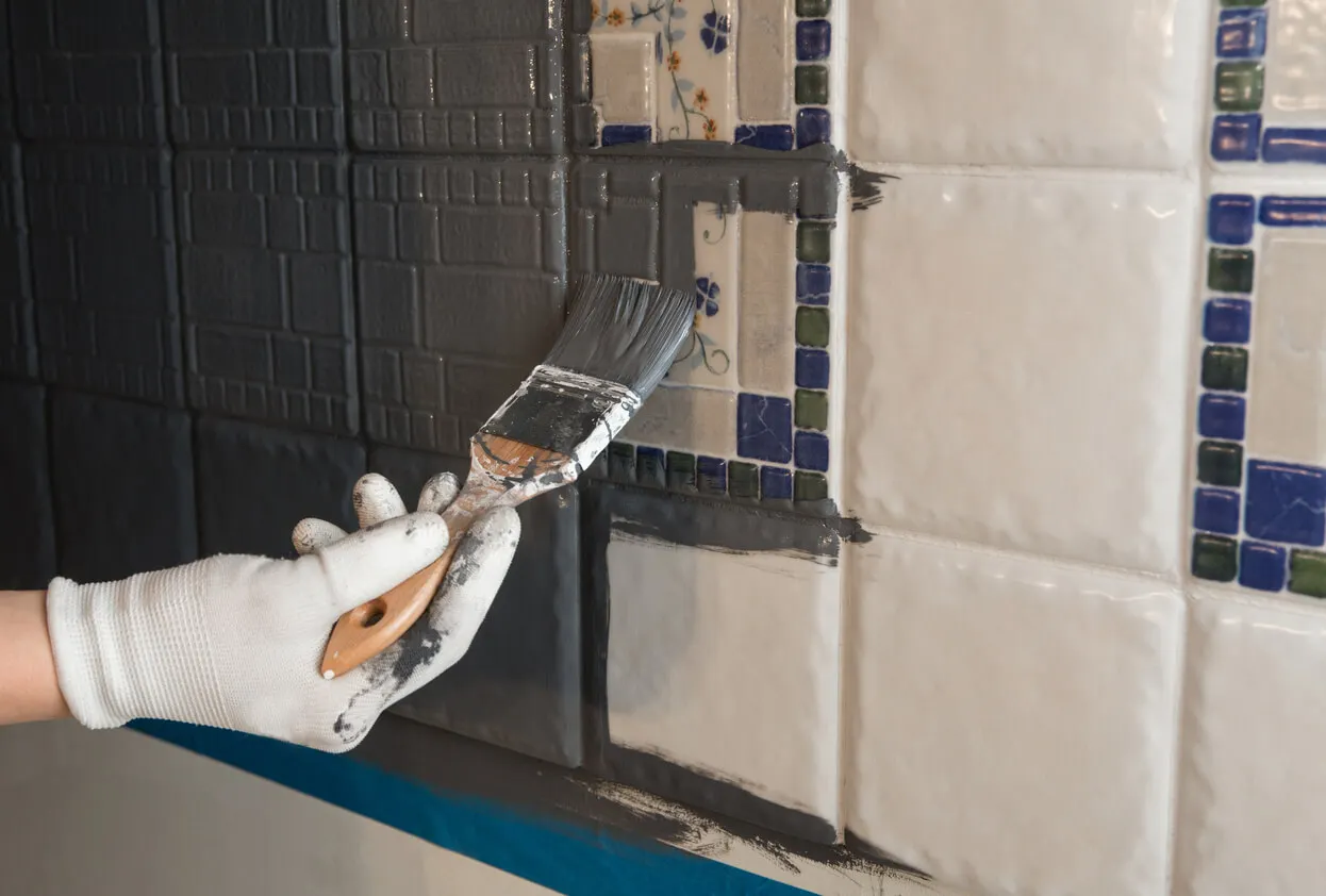 Pintura a la tiza para azulejos.