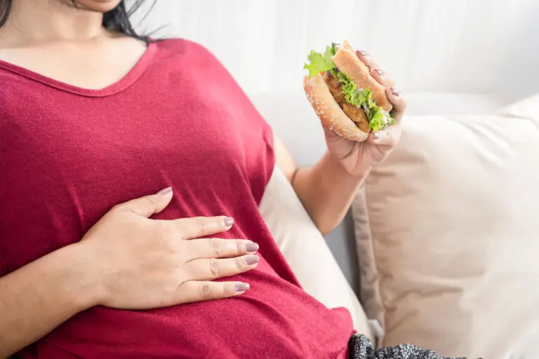 Así es como la comida rápida afecta la salud del hígado