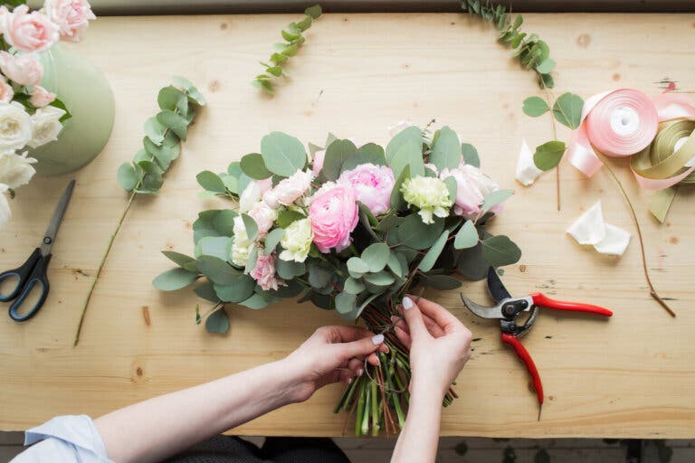 Cómo hacer un ramo de flores en casa: tutorial paso a paso