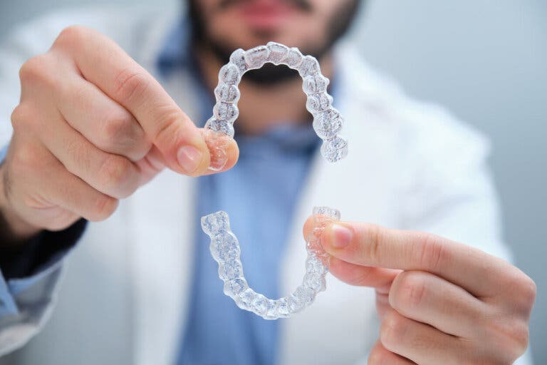 Retenedores dentales: ¿qué tipos existen y cuáles son sus beneficios?