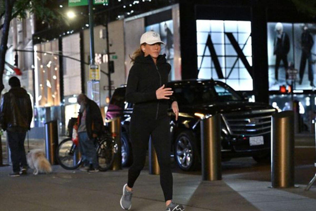 Jennifer Aniston loopt hard