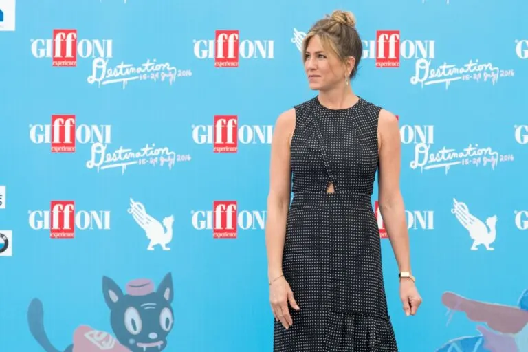 Así es la sencilla rutina 15-15-15 que mantiene en forma a Jennifer Aniston a sus 53 años