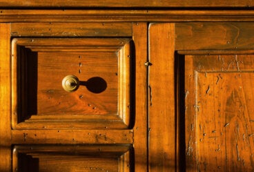 Tratamientos para eliminar la carcoma de tus muebles