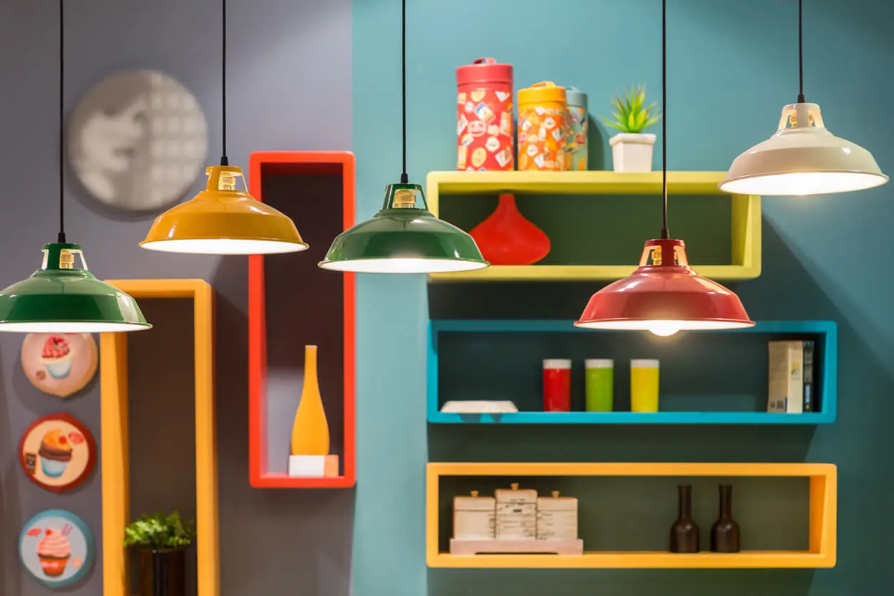 Luces bold en stilo vintage.
