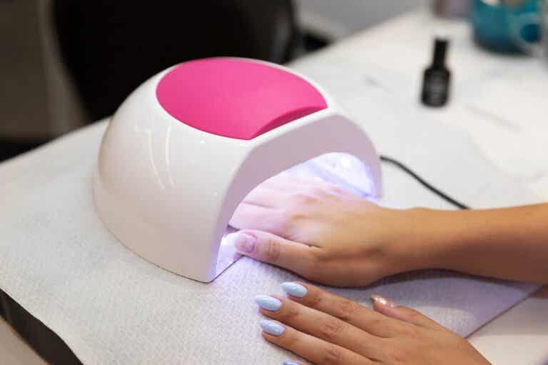 ¿Los secadores de esmaltes de uñas UV aumentan el riesgo de cáncer de piel? Esto dice un estudio reciente