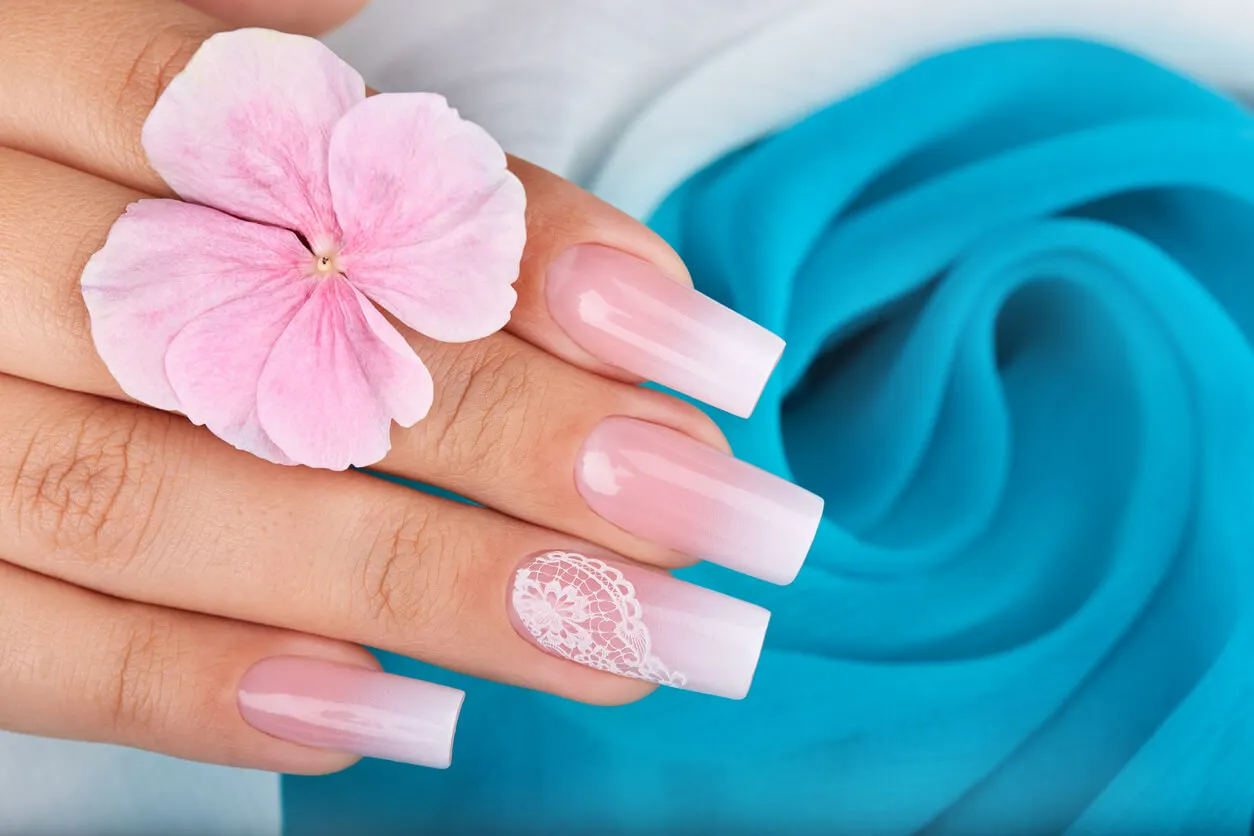 Las uñas 'baby boomer' y su renovación de la manicura francesa