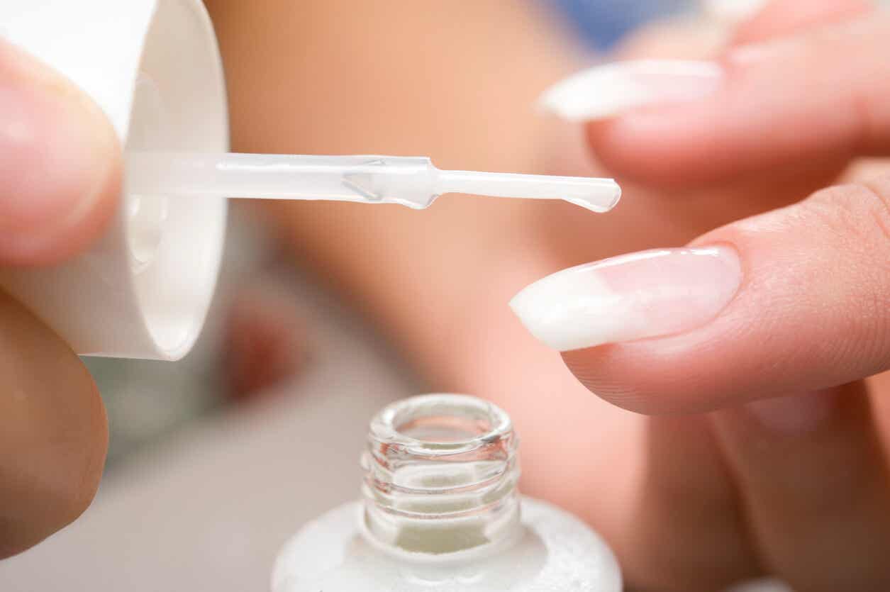 How to apply powder immersion manicure?