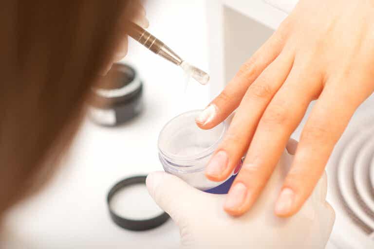 What is the powder immersion manicure?