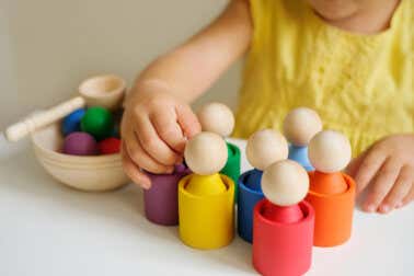 Juguetes Montessori: beneficios y usos en la educación infantil