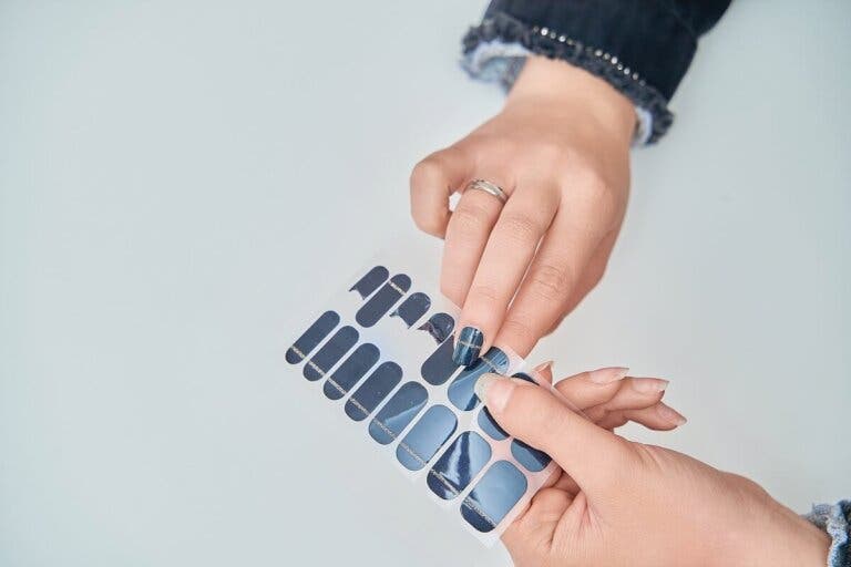 6 consejos para hacer una manicura con pegatinas