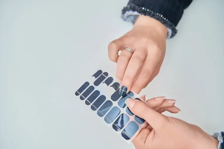 6 consejos para hacer una manicura con pegatinas