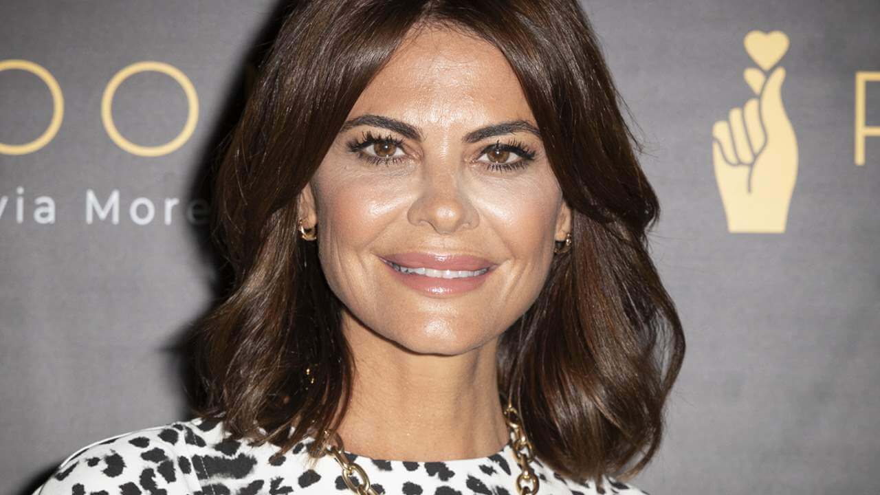 De lange pony is een van de kapsels voor vrouwen boven de 45