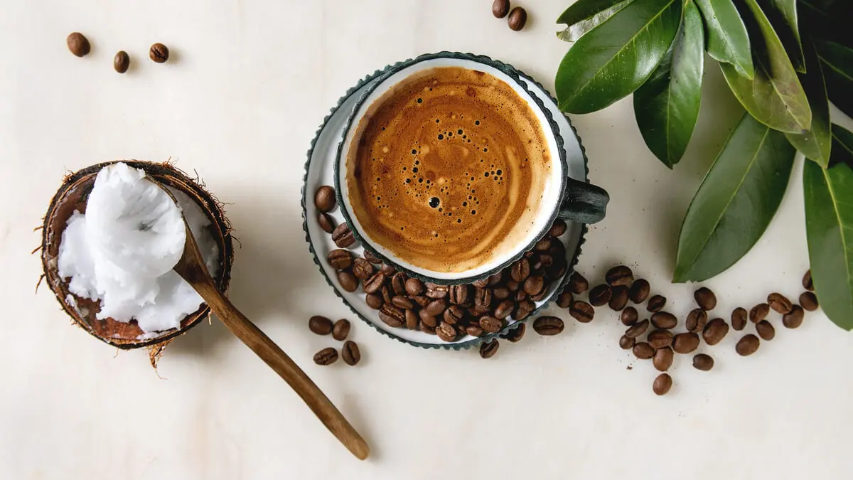 Café con aceite de coco.