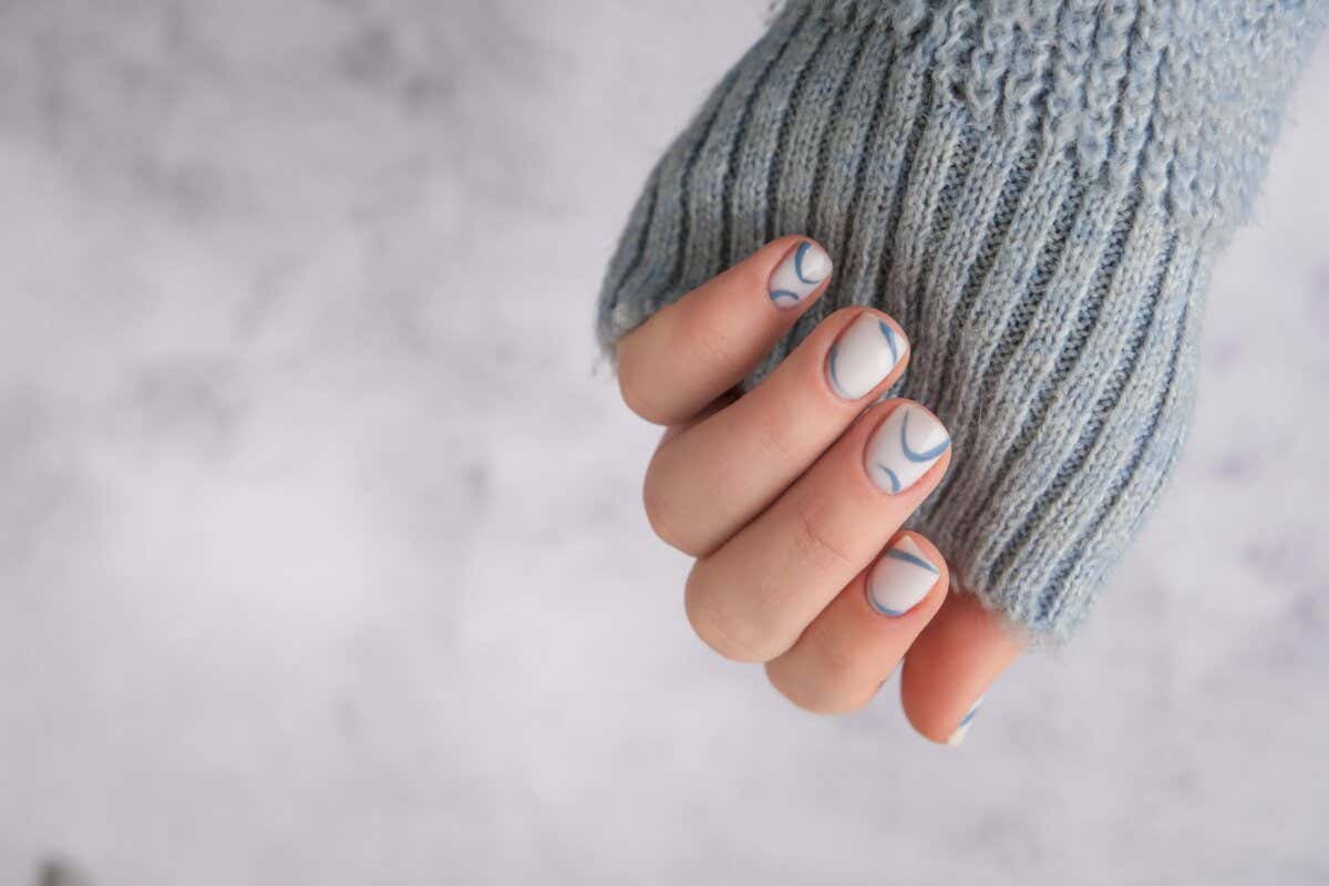 Entre los diseños de manicura para uñas cortas, medianas y largas, resaltan los diseños minimalistas.
