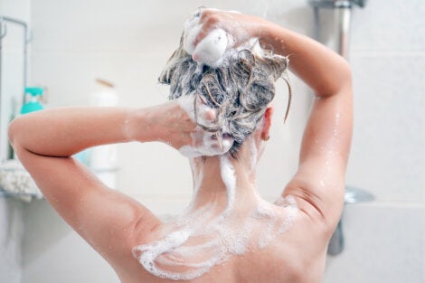 ¿Siempre es necesario lavar el cabello después de ejercitarse?