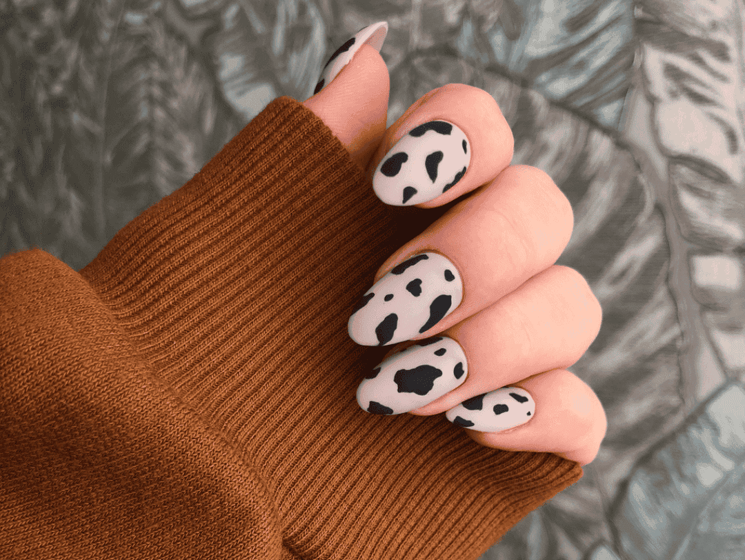 diseños de uñas aesthetic cow nails