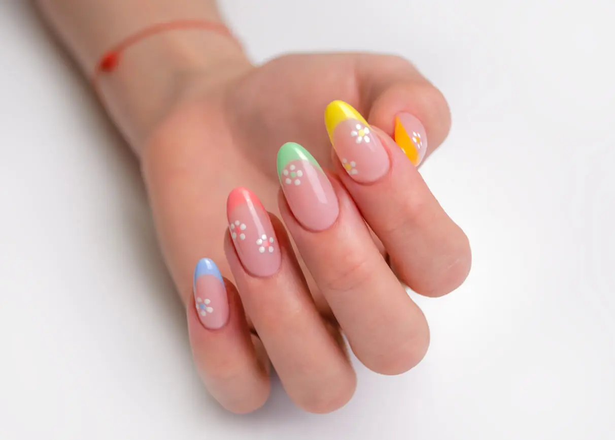 Manicure med blomster