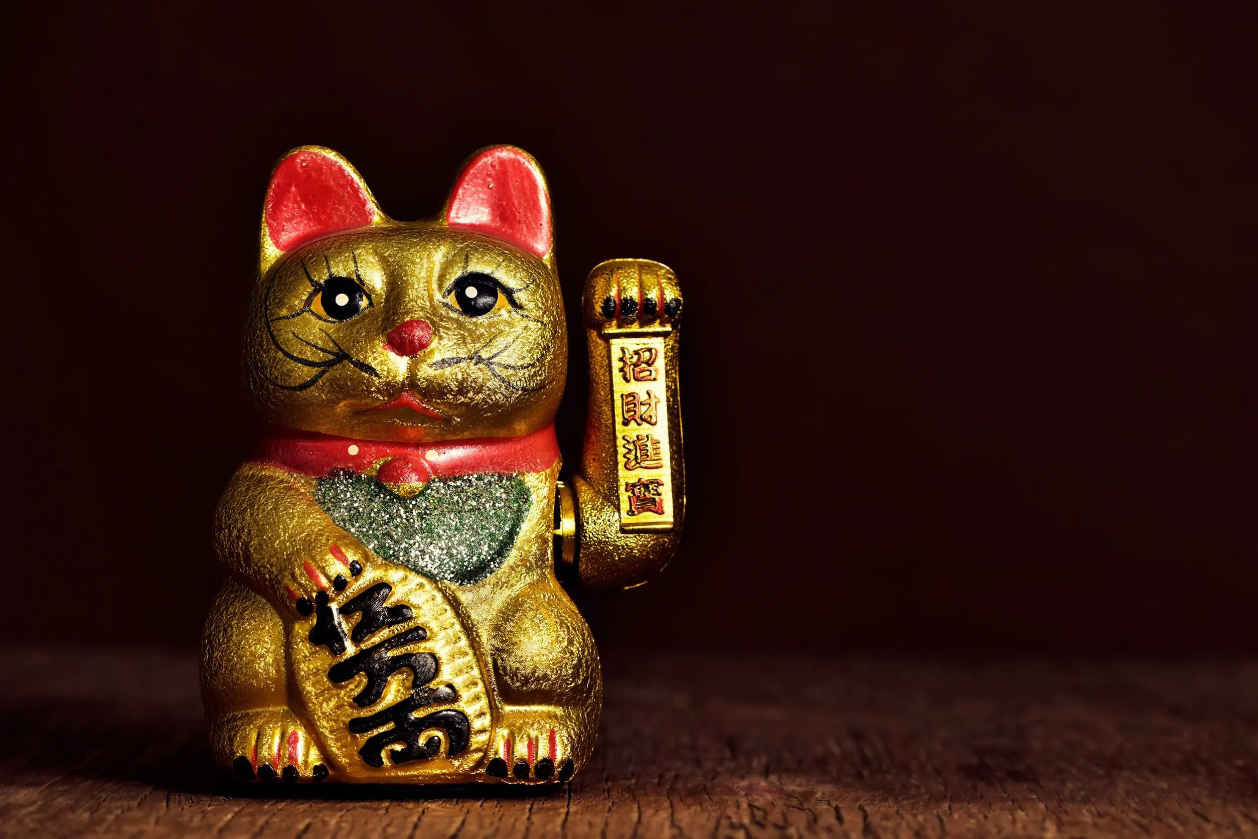 El gato de la suerte es ideal para ubicar en los negocios, para atraer el éxito