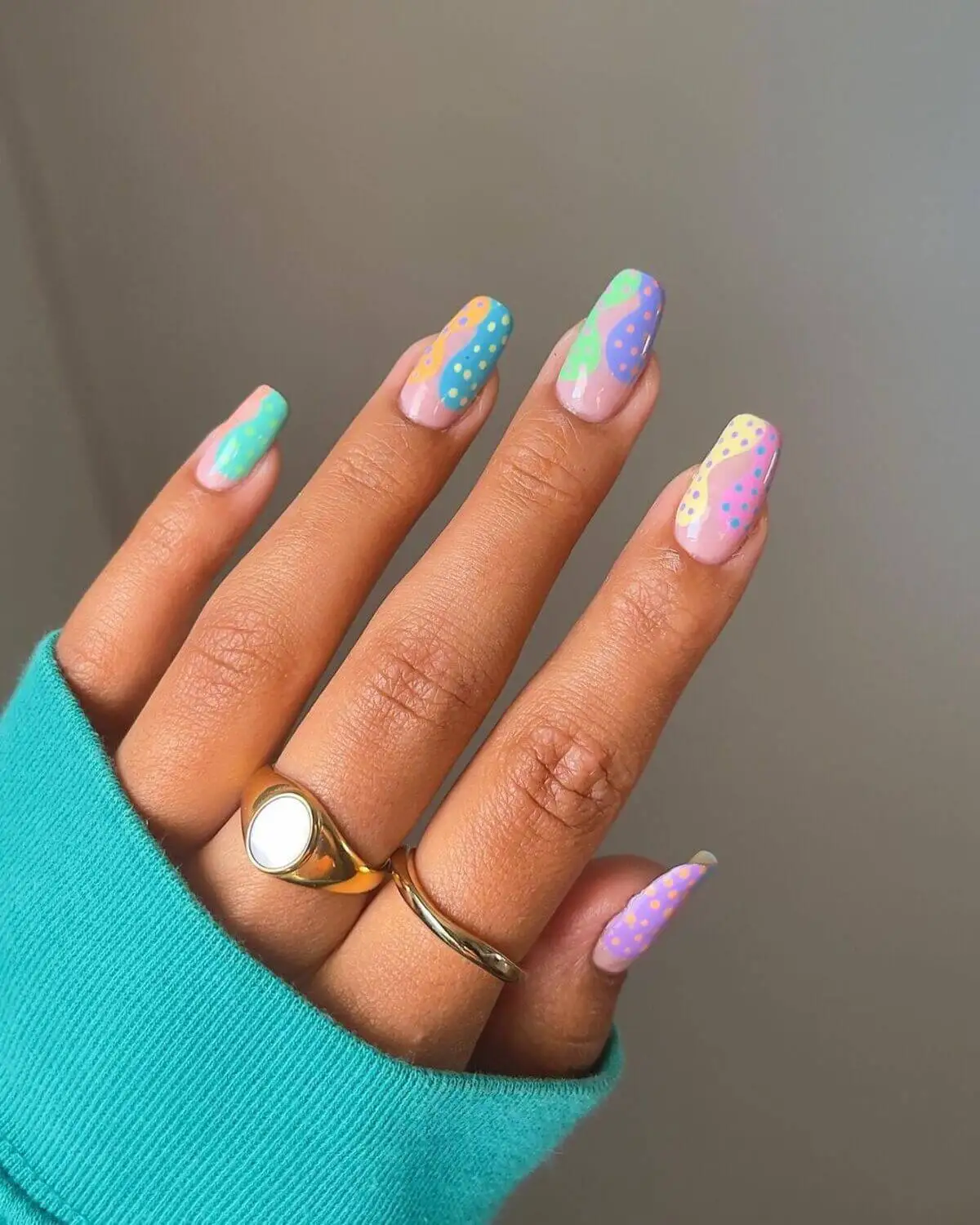 Dot nails.