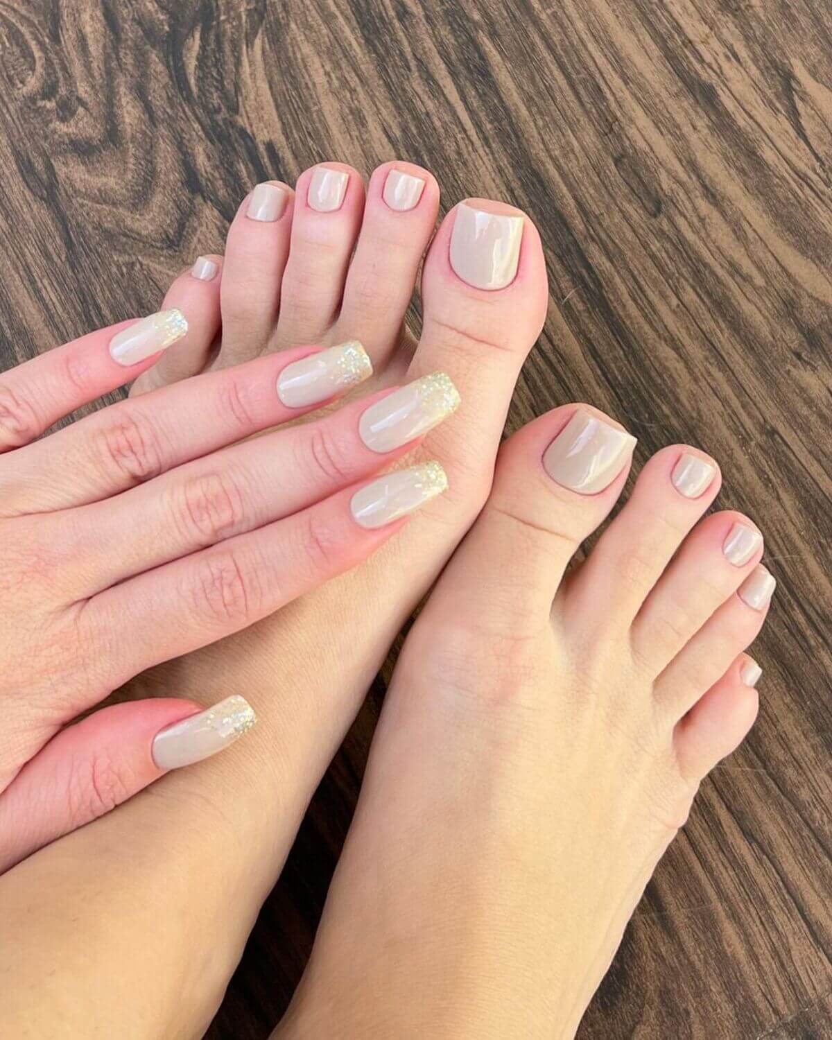 Uñas nude pies y manos.