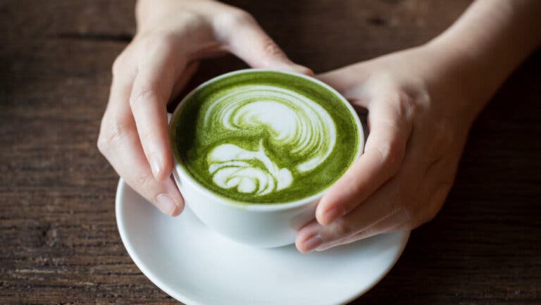 Café o té de matcha: 9 datos que te ayudarán a elegir