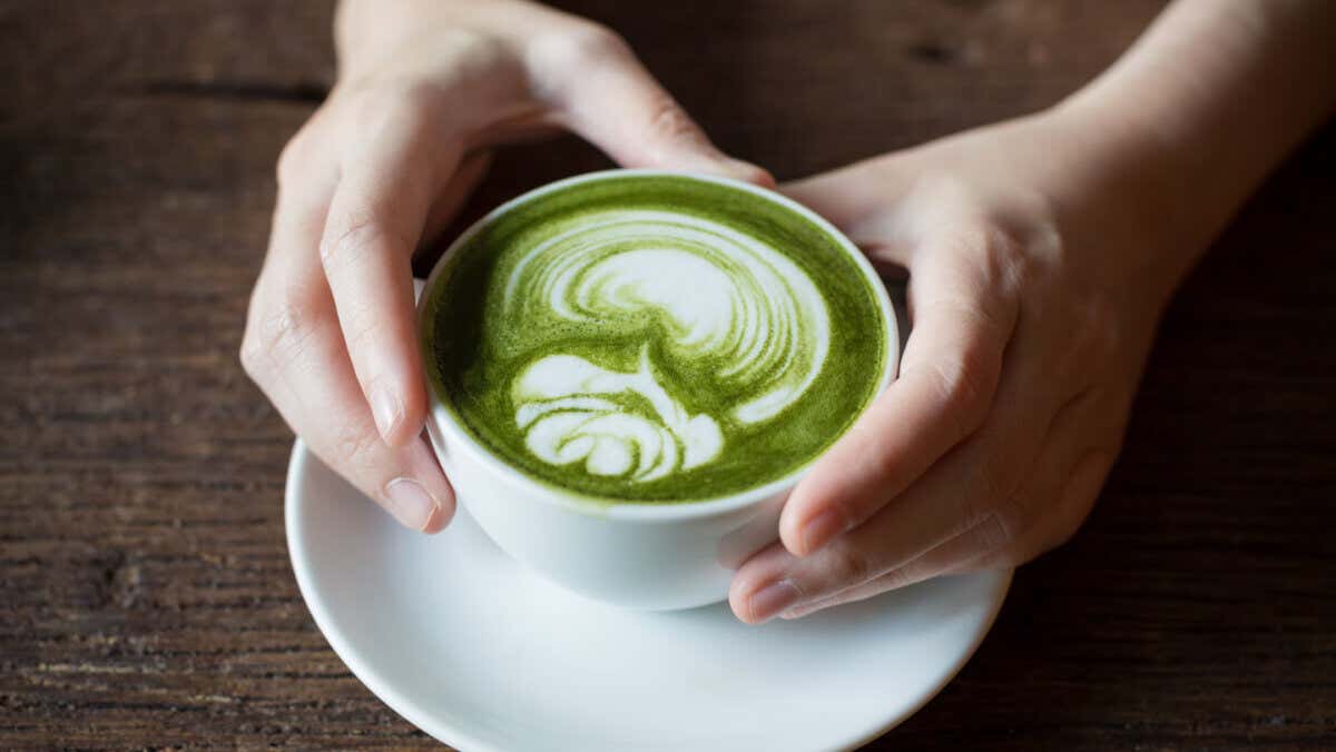 Café o té de matcha.