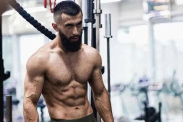 Vladimir Shmondenko: rutina de ejercicios de Anatoly, el falso conserje