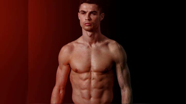 La rutina de Cristiano Ronaldo con mancuernas para mantener la masa muscular