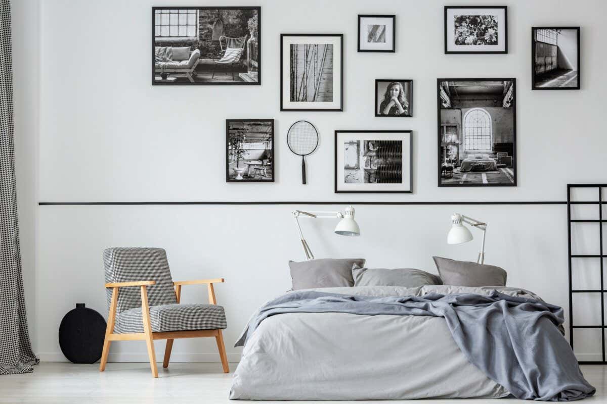 Los diseños de cuartos pequeños inkluderer elementos de personalización como las fotografías