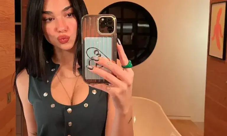 Las uñas almendradas de Dua Lipa, perfectas para toda ocasión