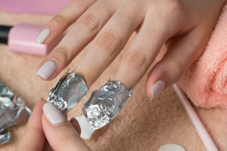 ¿Cómo quitar uñas postizas y acrílicas en casa? 8 formas seguras