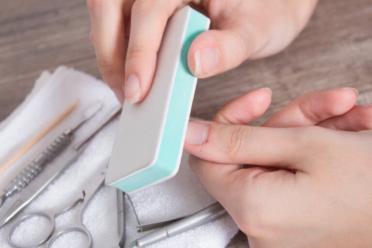 10 herramientas básicas para una manicura y una pedicura completa