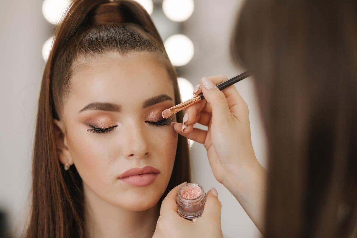 «Latte makeup» es el nuevo maquillaje bronceado que está viral en TikTok