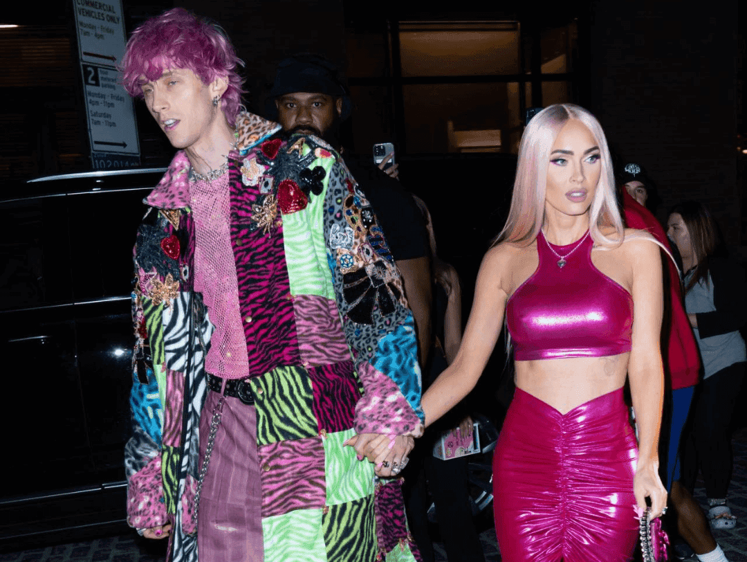 Megan Fox og Machine Gun Kelly er sammensatt av Barbiecore.