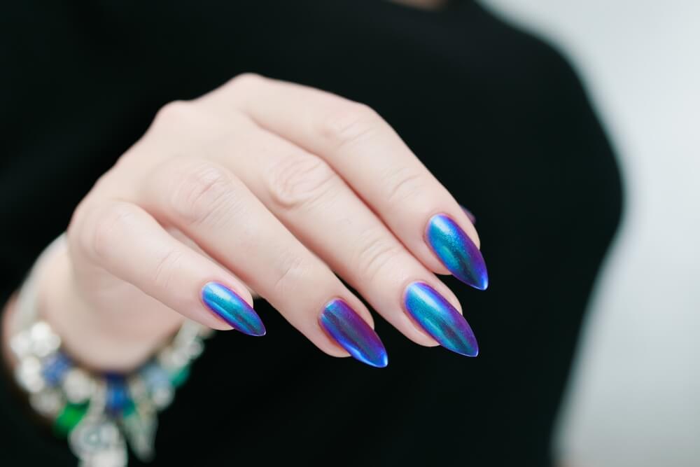 uñas tornasol púrpura