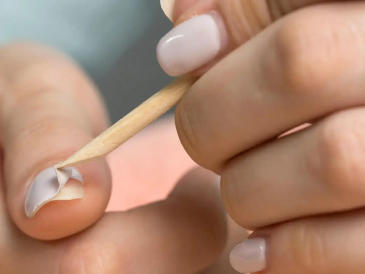 Cómo quitar uñas acrílicas en casa.