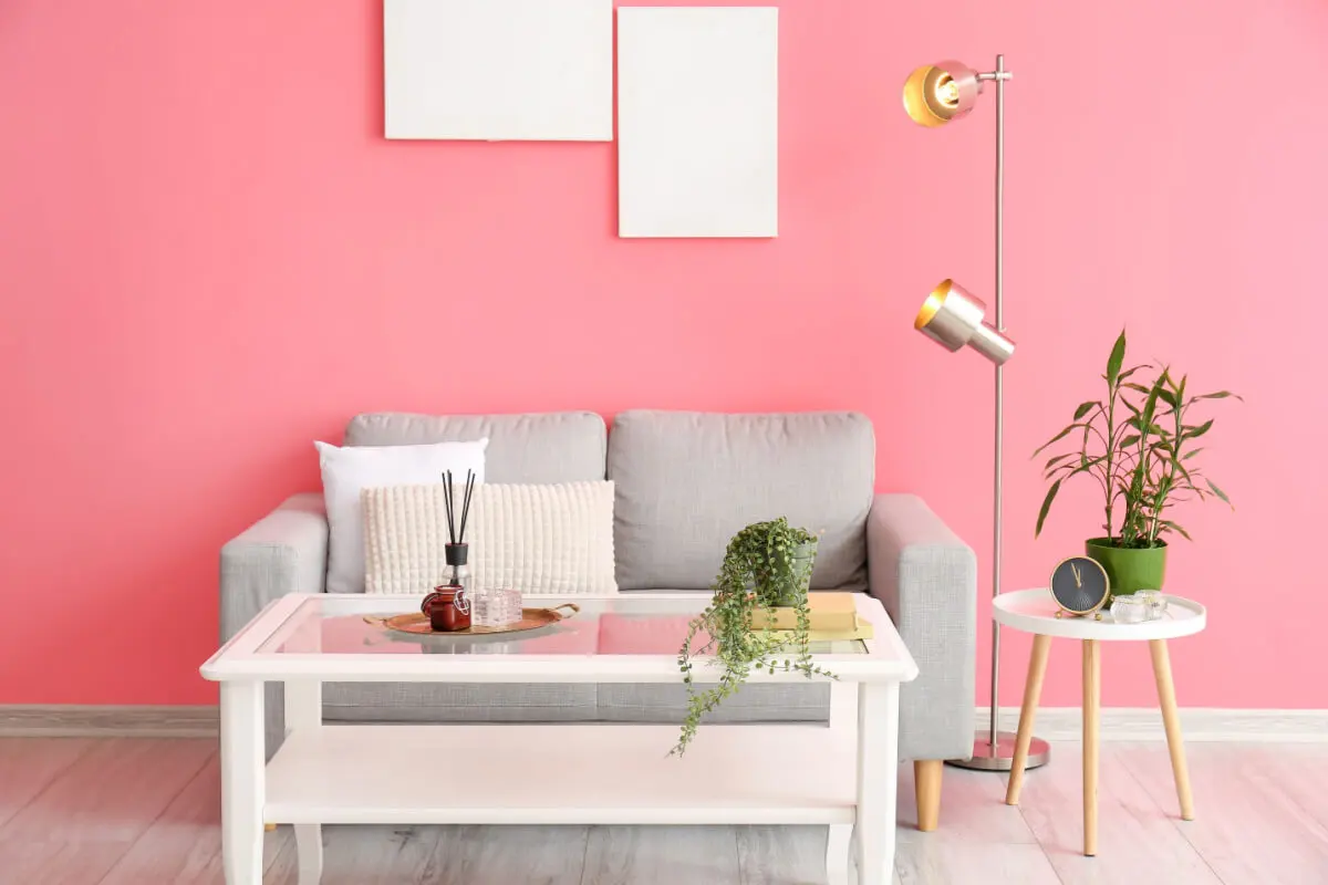 Sala de estar rosa estilo Barbie