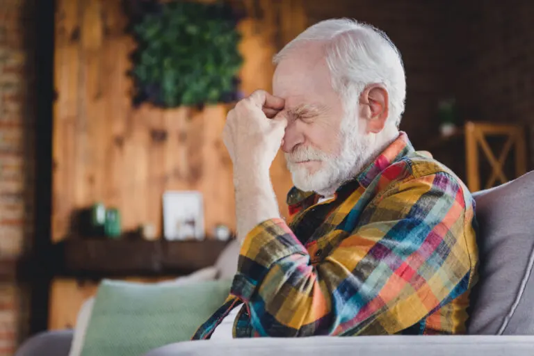 Estos 7 hábitos comunes afectan la salud después de los 60