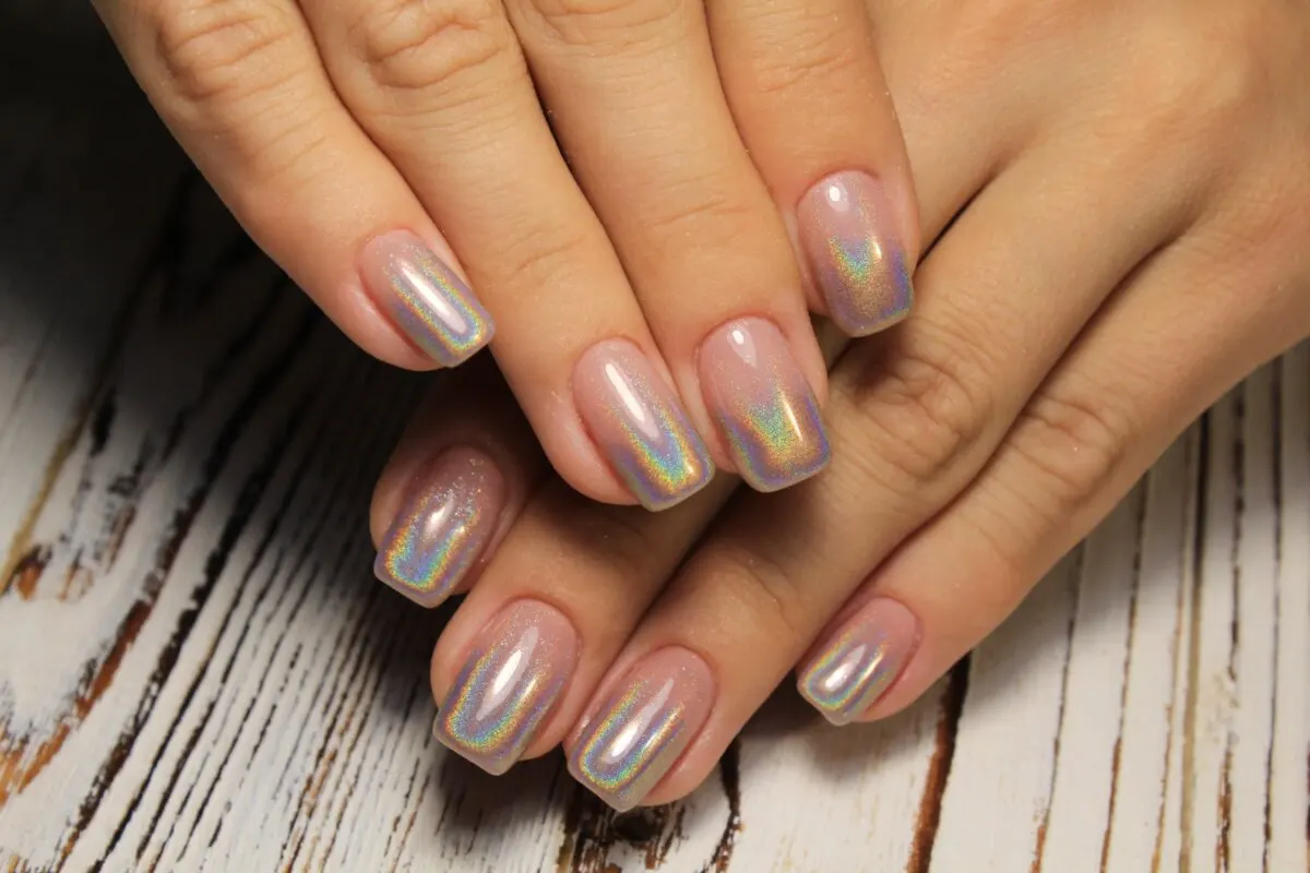 Manicura efecto ombré tornasol