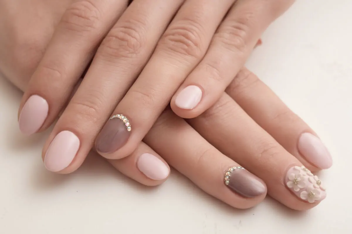 Estilo nude con Swarovski.