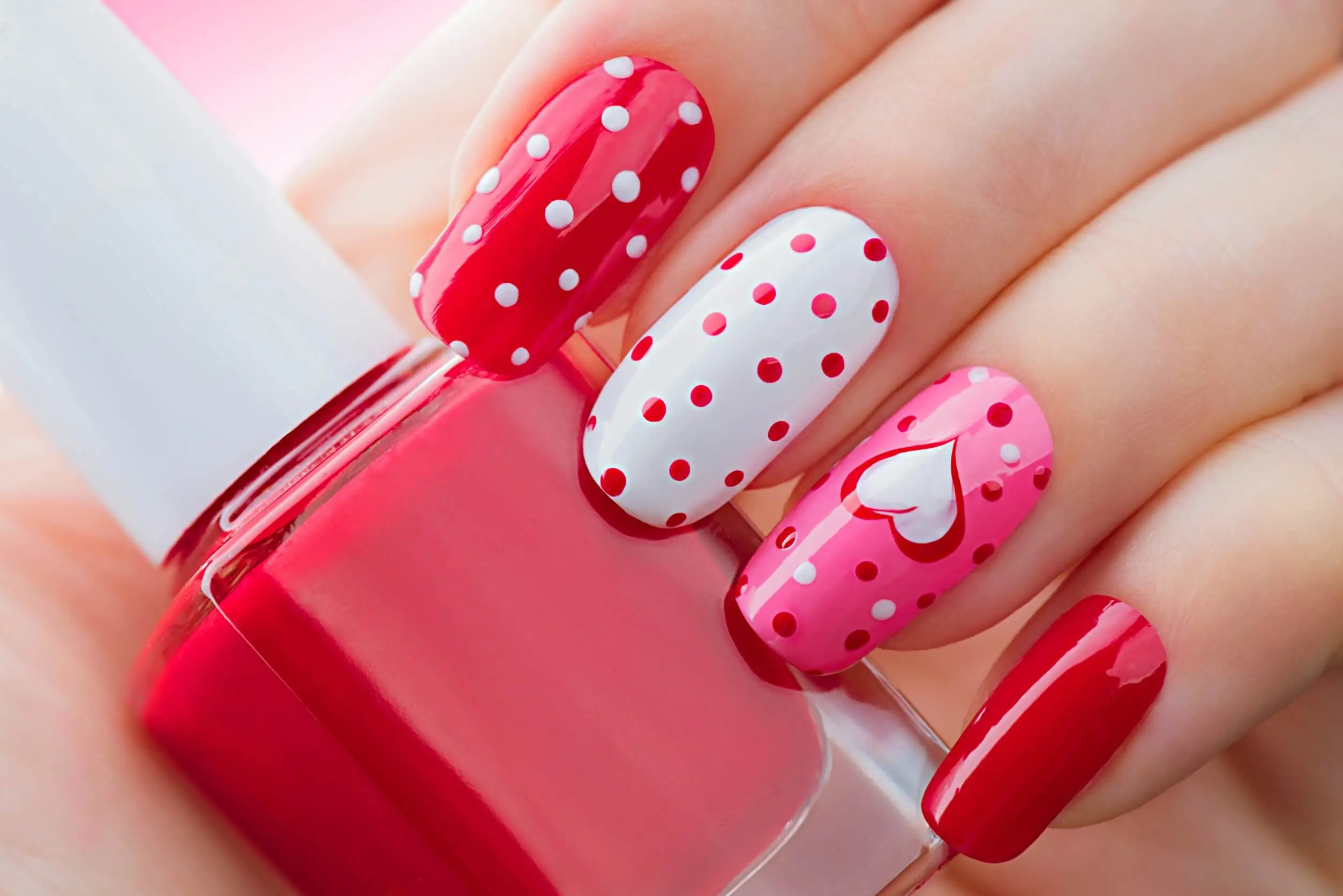 Diseño de uñas cortas versión candy